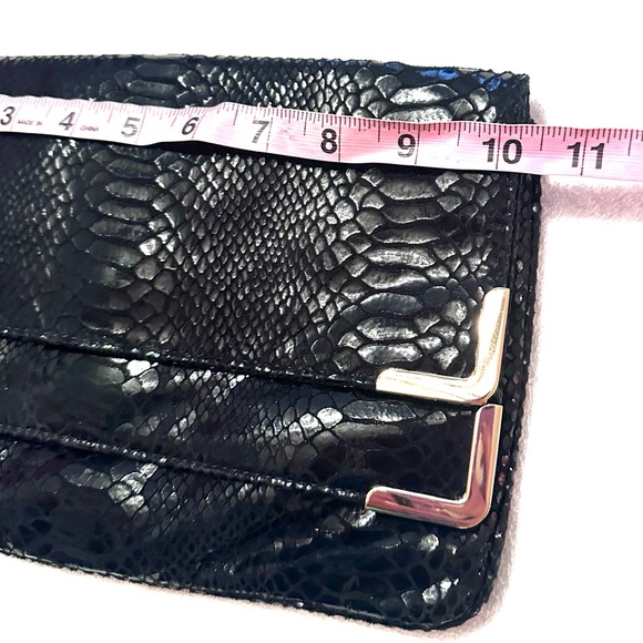 Michael Kors Clutch Beverly
Snakeskin Fold Over Double Fold
Over Black Leather - Picture 9 of 9
